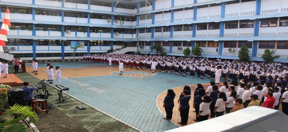 SMP Strada Marga Mulia Mengadakan Kegiatan Upacara Bendera Dalam Rangka memeriahkan HUT RI KE 77