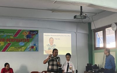 Menyeimbangkan Kecerdasan Spiritual dan Intelektual bersama Bapak Egi di SMP Strada Marga Mulia